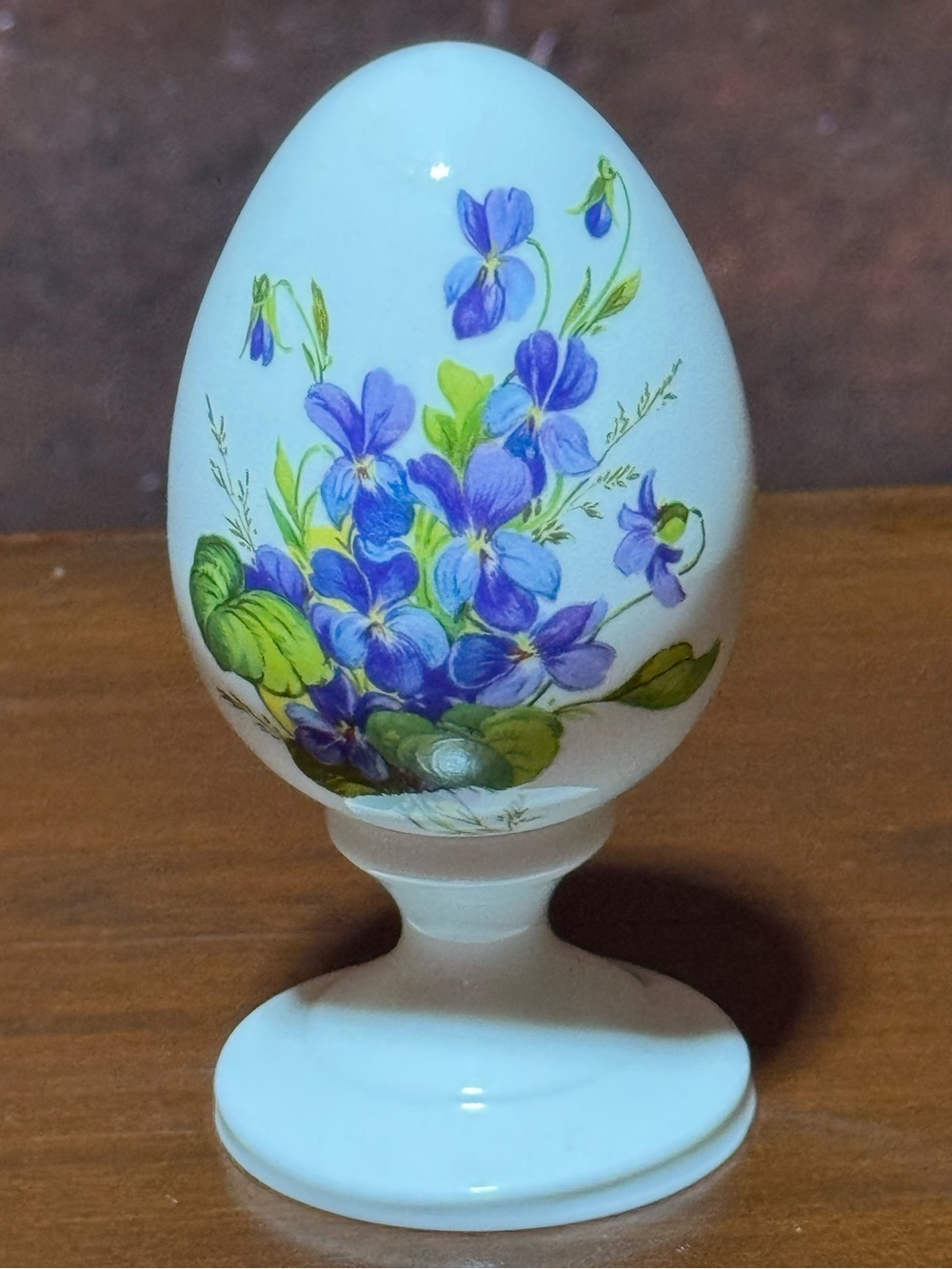 Crown Staffordshire Fine Bone China Violet Pedestal Egg – England